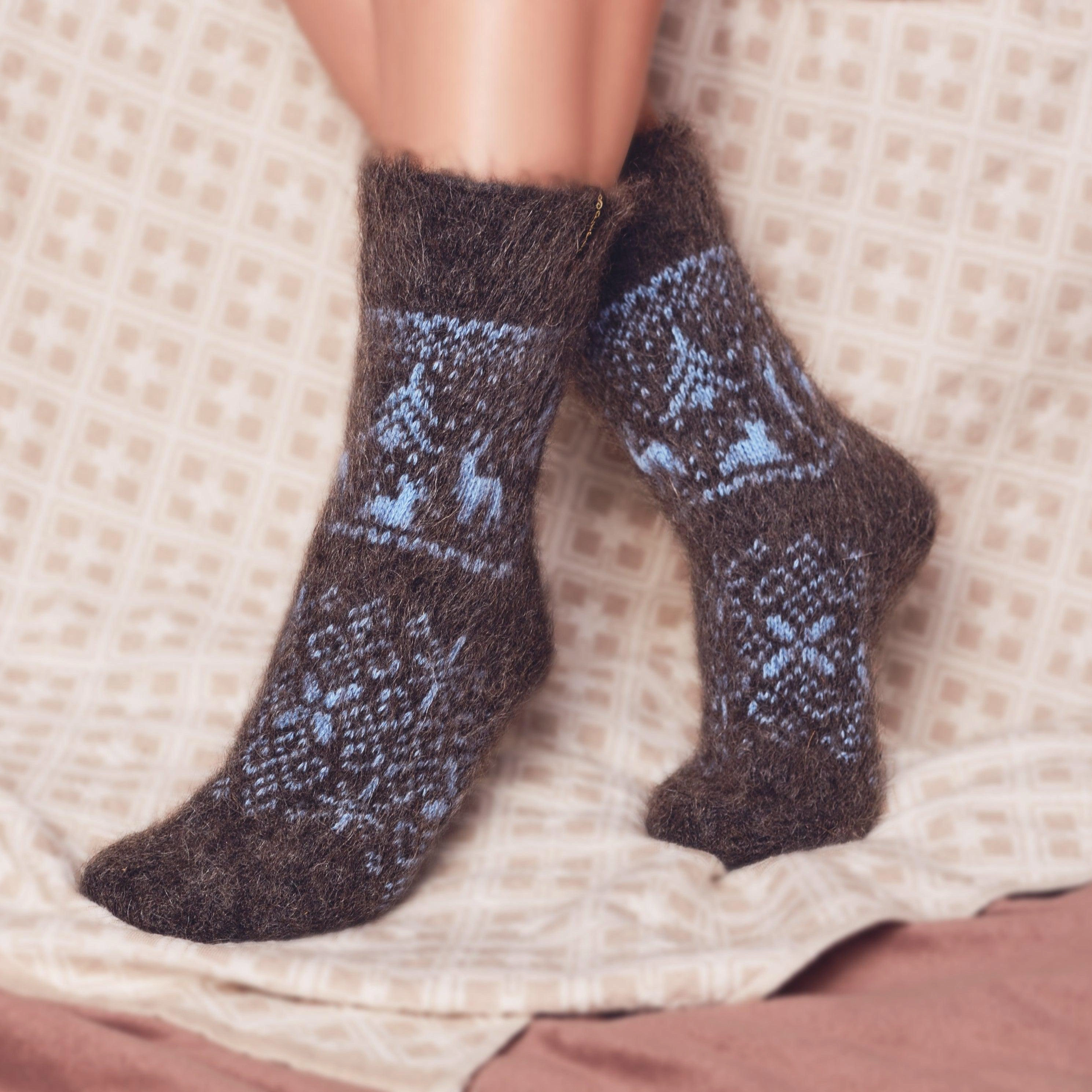 Alpine Nights: Cozy Unisex Goat Wool Crew Socks - Ultimate Comfort & Warmth.